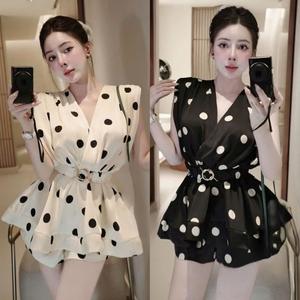 Sét bộ Đi tiệc họa tiết chấm bi áo cổ chéo kèm nịch phối quần short cực kì dễ thương