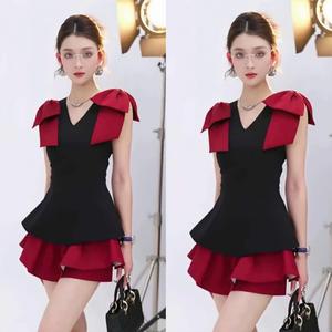 Sét bộ áo Cổ V Điểm nhấn Đính nơ vai kèm quần giả váy cực kì dễ thương