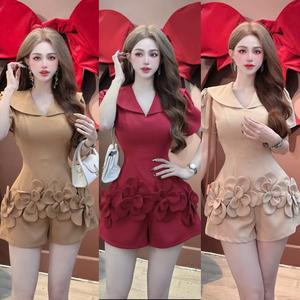 Sét bộ đồ thiết kế tay lỡ áo cổ lá xếp Điểm nhấn hoa rời trẻ trung kem quần short