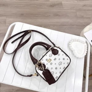 Túi Xách Nữ Dáng Hộp Vuông CHIO000 – Kèm Charm Cực Xinh CUN999