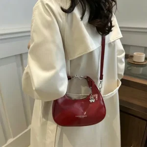 [Kèm Charm Hoa] Túi Đeo Vai Mini Da Bóng Hàn Quốc – Form Nửa Vầng Trăng Thời Trang 2025 CUN487